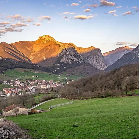 Montecaoru - Aptos. Y Arenas De Cabrales